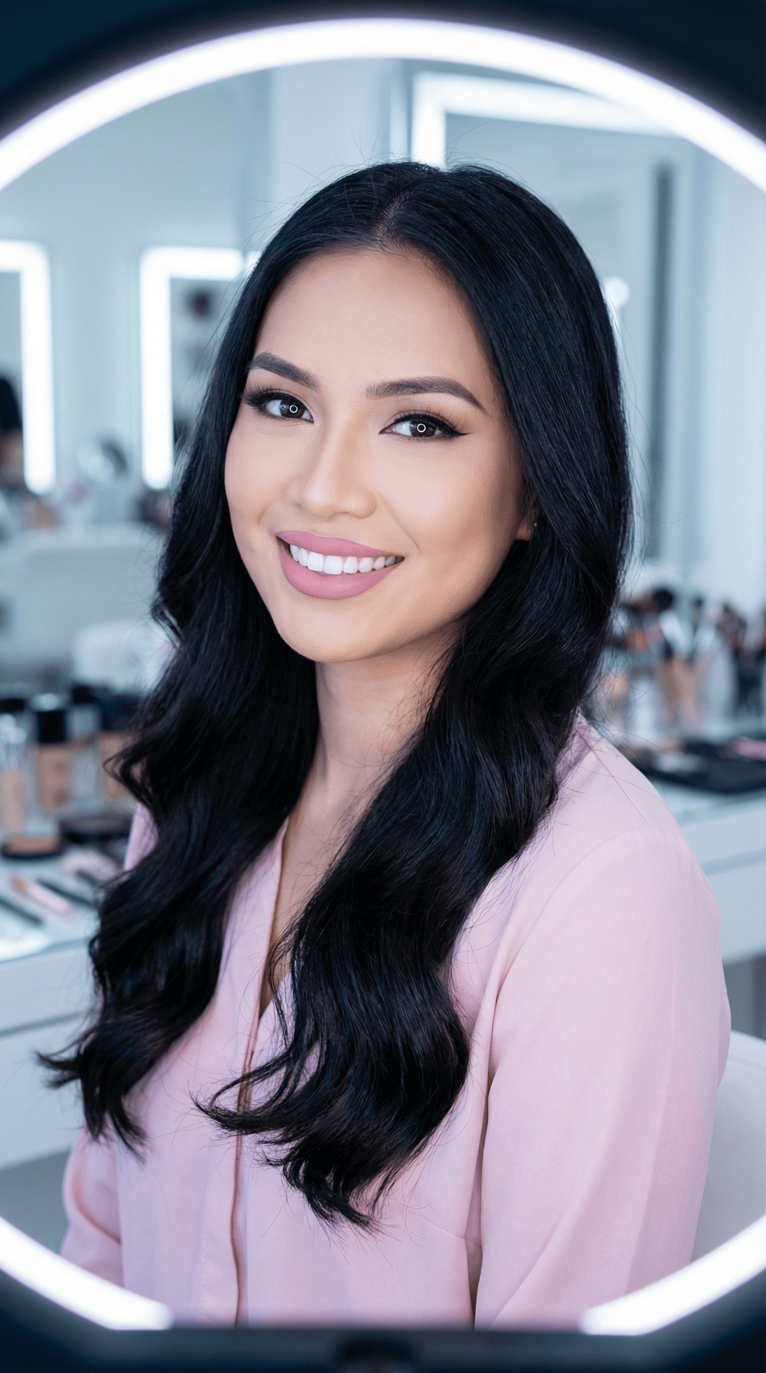 Mia - Beauty Expert