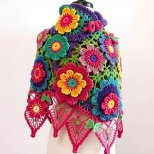 Elegant Crochet Shawl Pattern with Floral Motifs