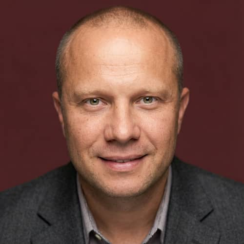 Professional High-Resolution Profile Photo Professional High-Resolution Profile Photo