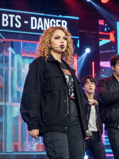 Kpop Idol Transformation: Honey Blonde Waves Kpop Idol Transformation: Honey Blonde Waves