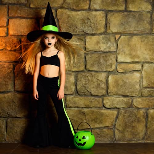 Gothic Witch Girl: Halloween Style & Confidence Gothic Witch Girl: Halloween Style & Confidence