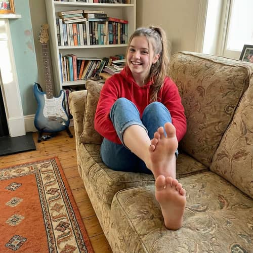 Teen Girl's Cozy Living Room Vibes Teen Girl's Cozy Living Room Vibes