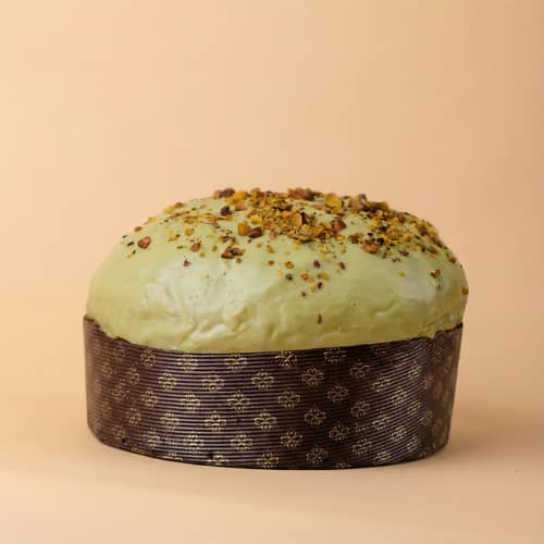 Centralized Cake Design for Perfect Presentation Centralized Cake Design for Perfect Presentation