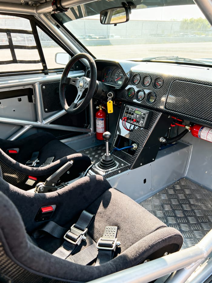 High-Performance Race Car Interior Features High-Performance Race Car Interior Features
