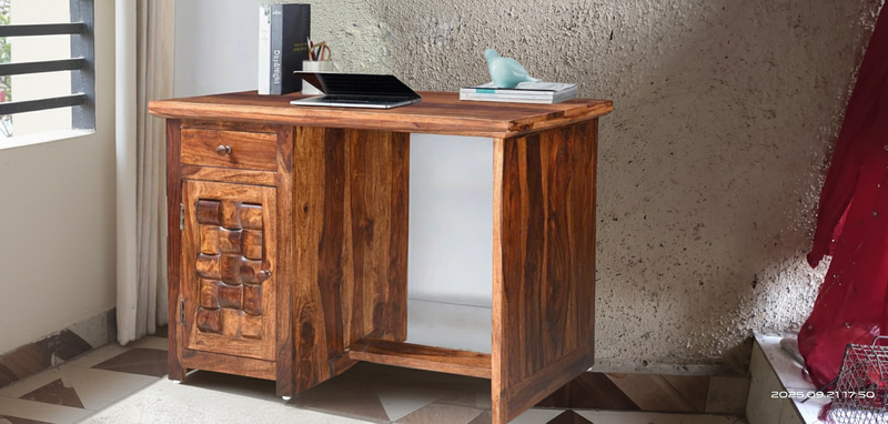 Stylish Balcony Table H76 x W109 x D58 Stylish Balcony Table H76 x W109 x D58