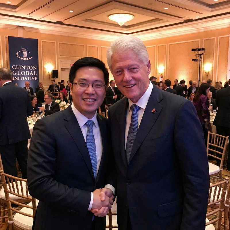 Photo with Bill Clinton: A Memorable Moment Photo with Bill Clinton: A Memorable Moment
