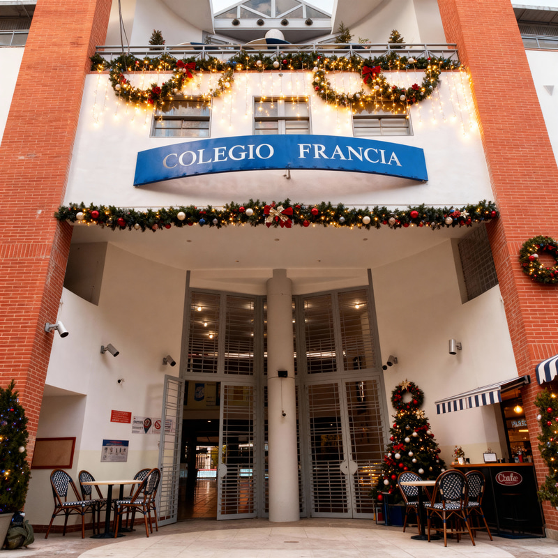 French Style Christmas Facade Decoration Ideas French Style Christmas Facade Decoration Ideas