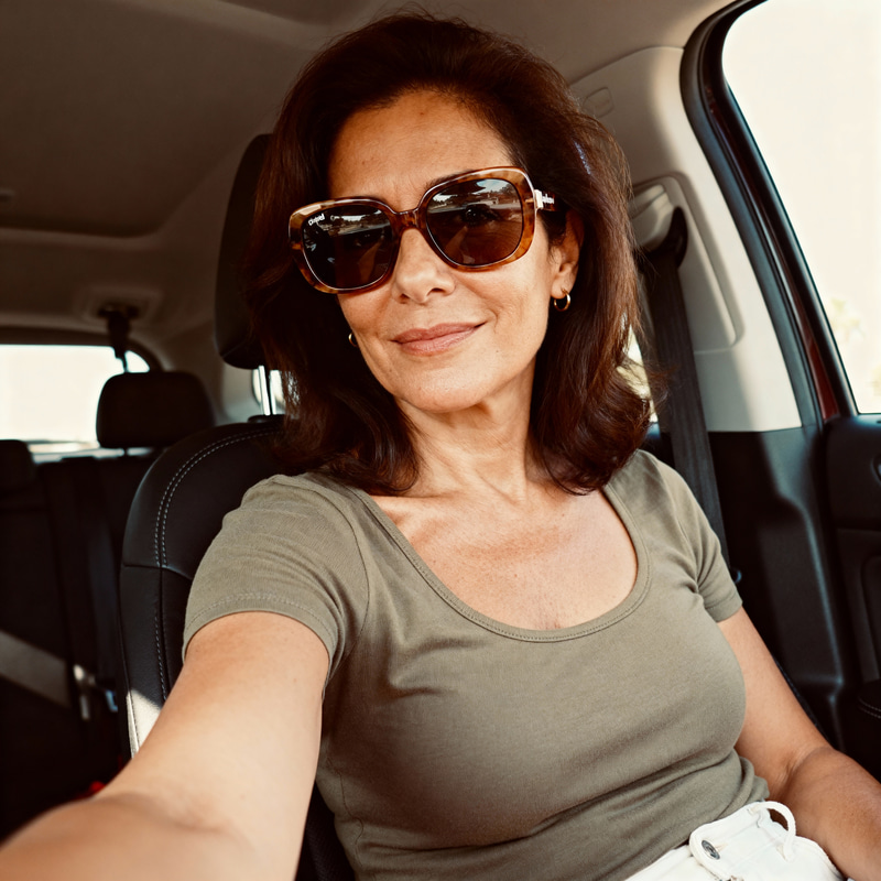 Stylish Summer Selfie of a 40-Year-Old Woman