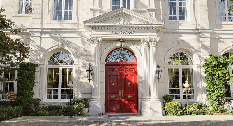 Elegant Georgian House Front with Classic Symmetry Elegant Georgian House Front with Classic Symmetry