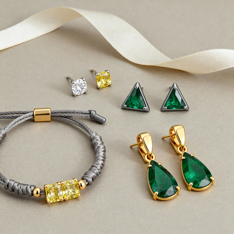 High-End Jewelry Collection with VVS1 Diamonds High-End Jewelry Collection with VVS1 Diamonds