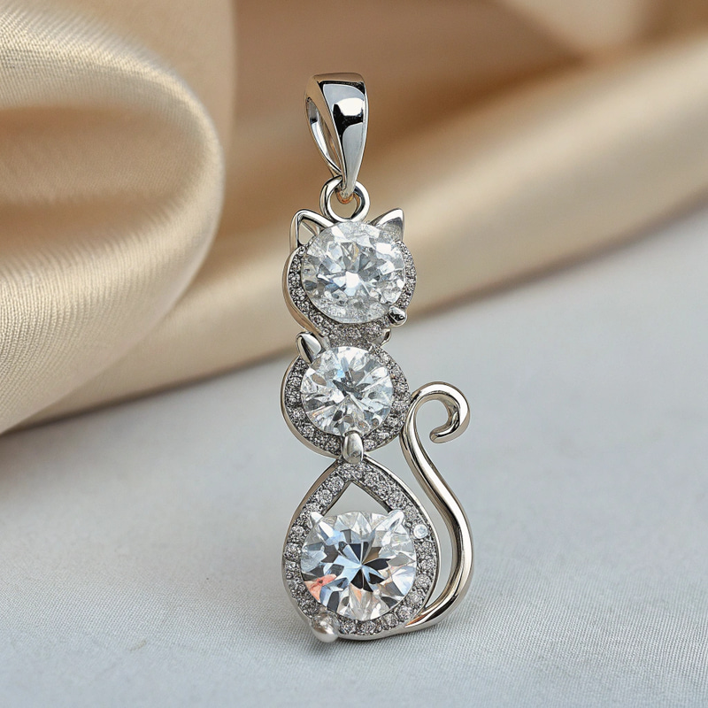 Artistic Cat-Shaped Diamond Pendant Jewelry Artistic Cat-Shaped Diamond Pendant Jewelry