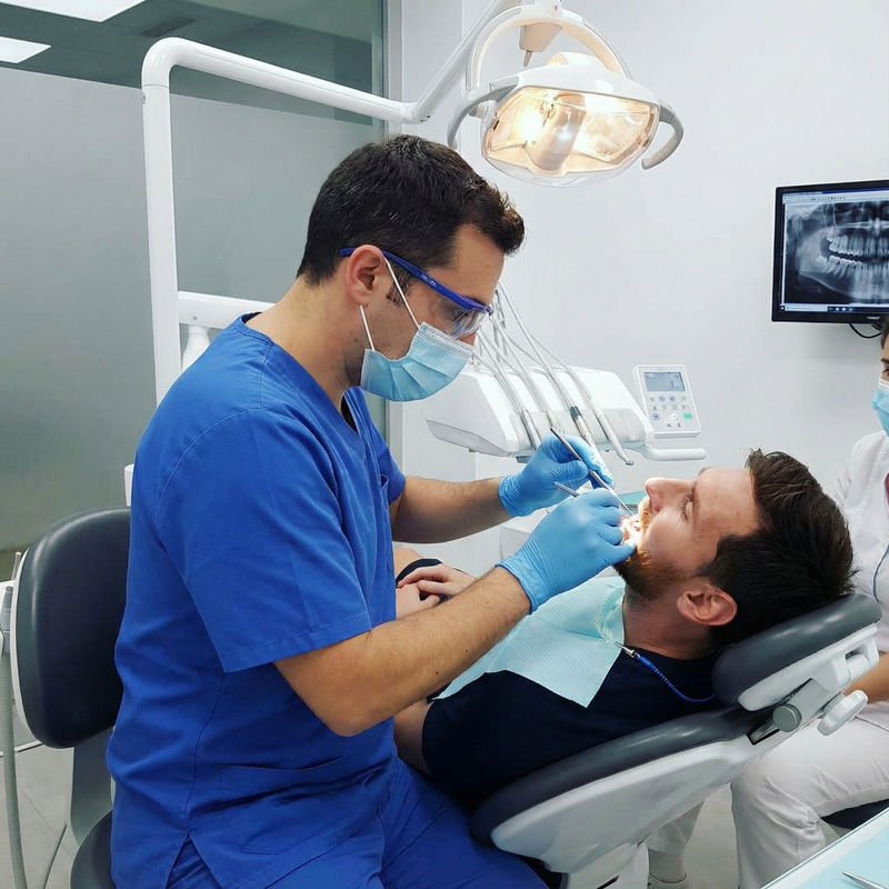 Dentist Treating Messi: A Unique Photo Opportunity Dentist Treating Messi: A Unique Photo Opportunity