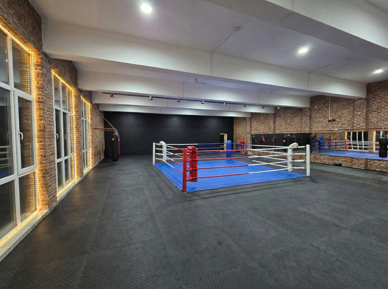 Transform Your Gym: Black Tatami & Blue Ring Flooring